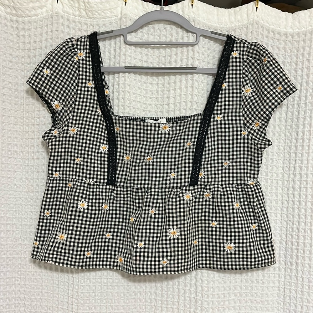 Kirious floral gingham and peplum top!